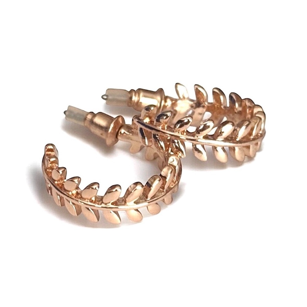 5 For $25💫Vintage Gold Leaf Hoops Earrings